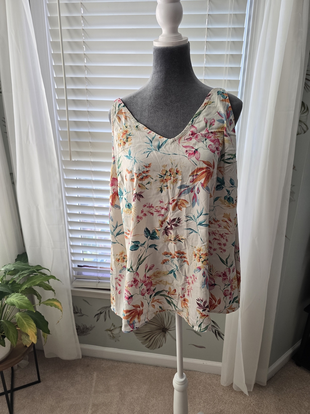 torrid Cream Floral V-Neck Camisole with Multicolor Print